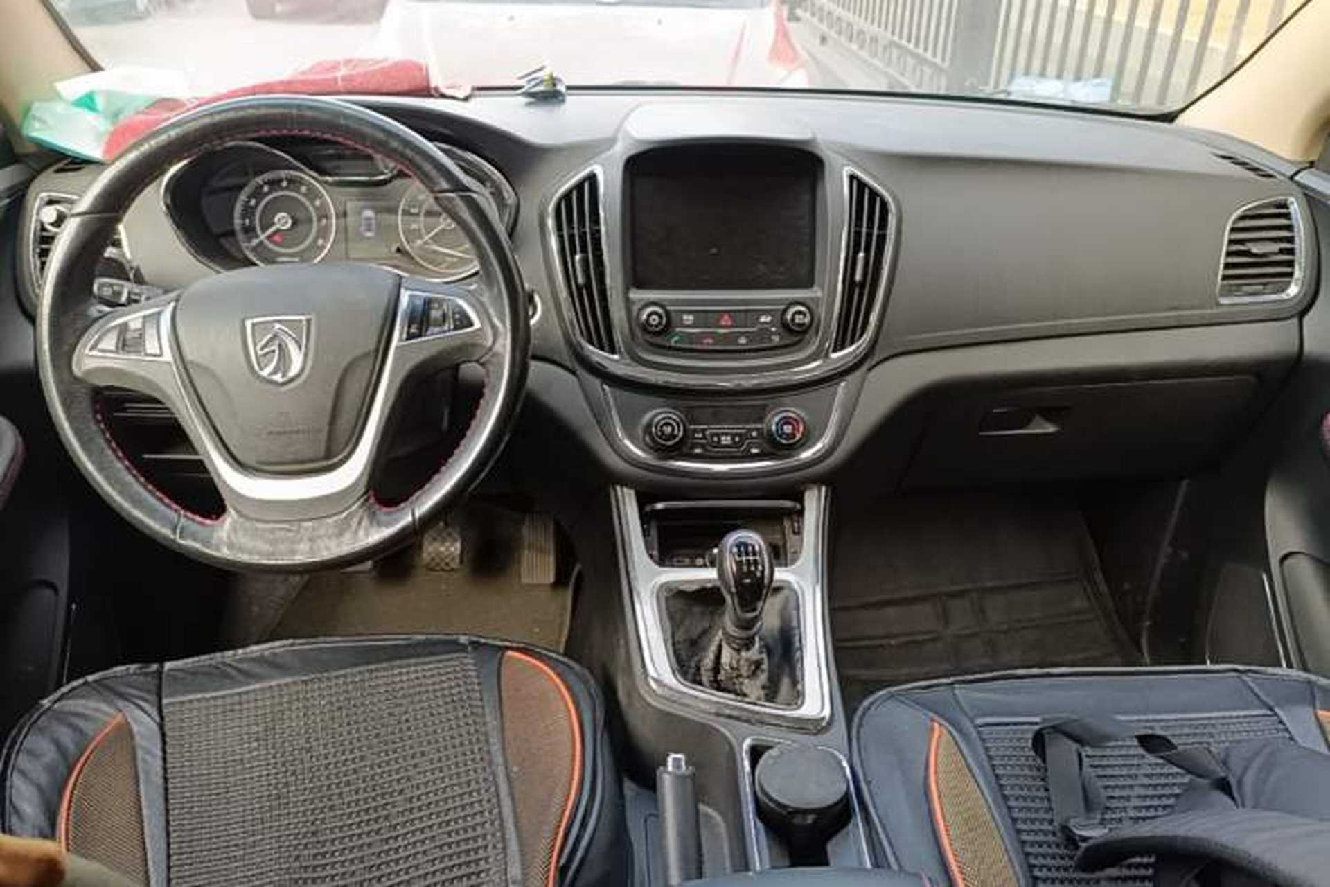Used Baojun 560 2016 1.8L Manual Luxury Edition Center Console