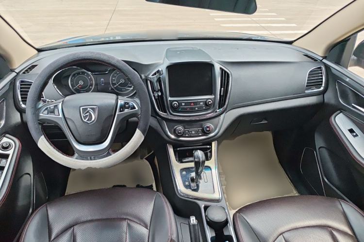 Used Baojun 560 2016 1.8L iAMT Luxury Model Center Console