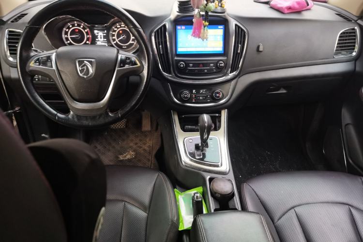 Used Baojun 560 2016 1.8L iAMT Luxury Model Center Console