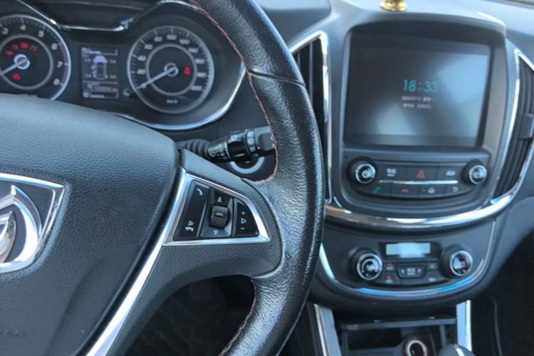 Used Baojun 560 2016 1.8L iAMT Luxury Model Center Console