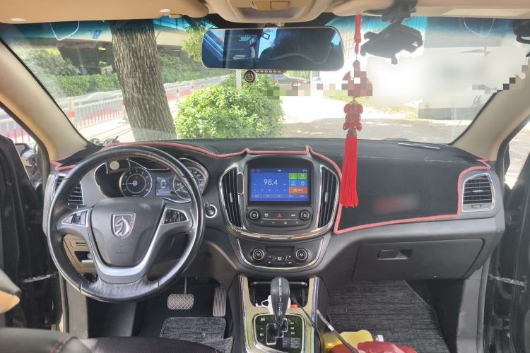 Used Baojun 560 2016 1.8L iAMT Luxury Model Center Console
