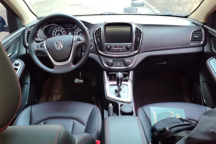 Used Baojun 560 2016 1.8L iAMT Luxury Model Center Console