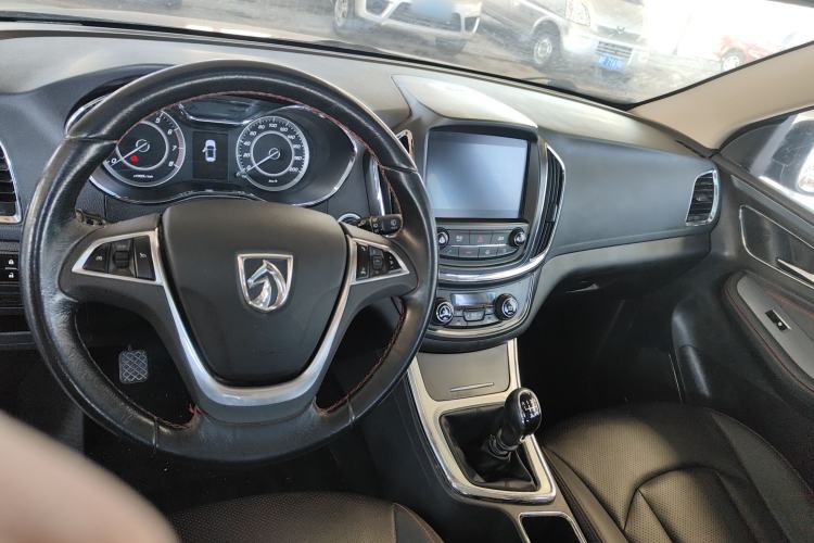 Used Baojun 560 2016 1.8L Manual Luxury Edition Center Console
