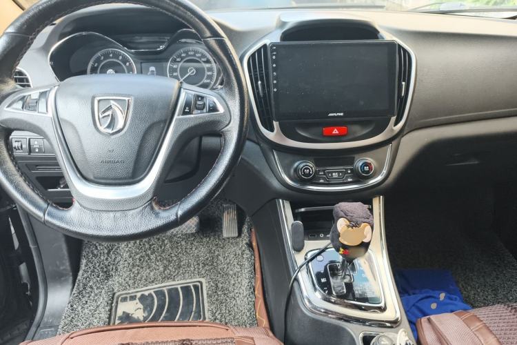 Used Baojun 560 2016 1.8L iAMT Luxury Model Center Console