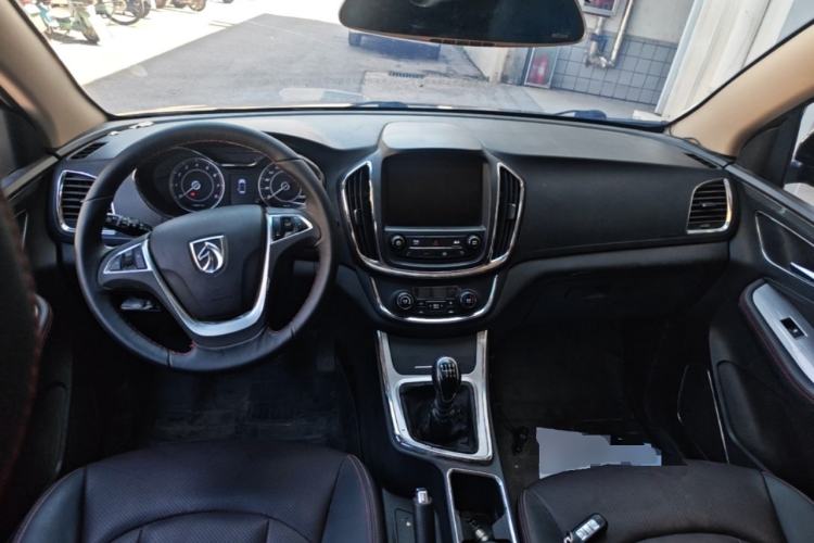 Used Baojun 560 2016 1.8L Manual Luxury Edition Center Console