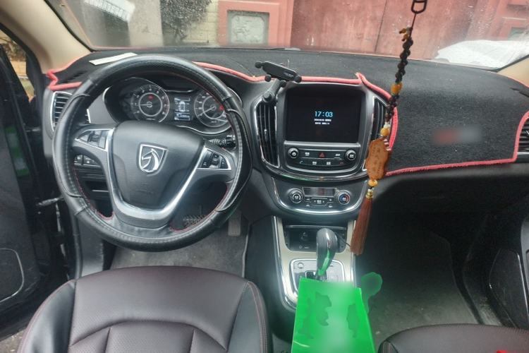 Used Baojun 560 2016 1.8L iAMT Luxury Model Center Console