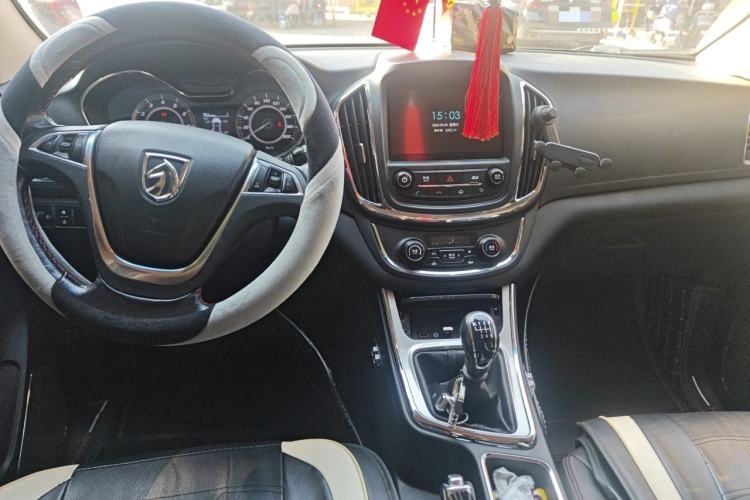 Used Baojun 560 2016 1.8L Manual Luxury Edition Center Console