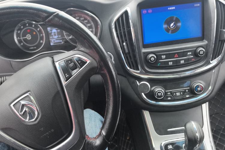 Used Baojun 560 2016 1.8L iAMT Luxury Model Center Console