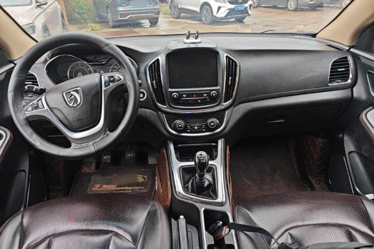 Used Baojun 560 2016 1.8L Manual Luxury Edition Center Console