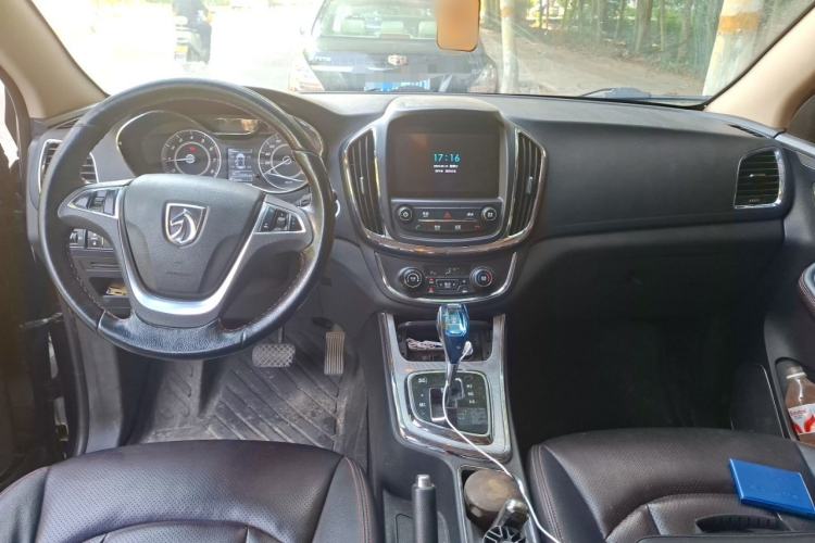 Used Baojun 560 2016 1.8L iAMT Luxury Model Center Console
