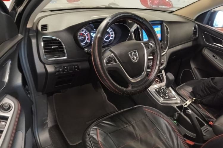 Used Baojun 560 2016 1.8L iAMT Luxury Model Center Console