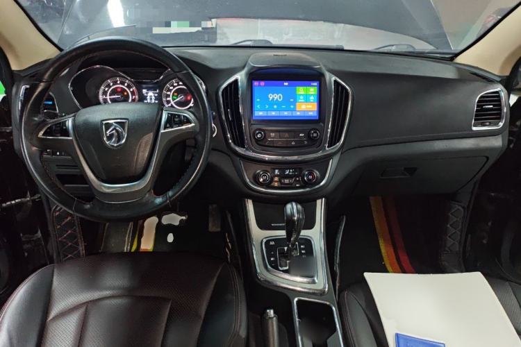 Used Baojun 560 2016 1.8L iAMT Luxury Model Center Console