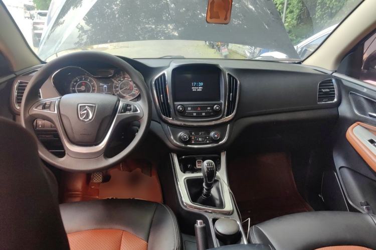 Used Baojun 560 2016 1.8L Manual Elite Edition Center Console