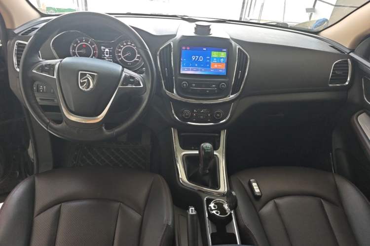 Used Baojun 560 2016 1.8L Manual Luxury Edition Center Console
