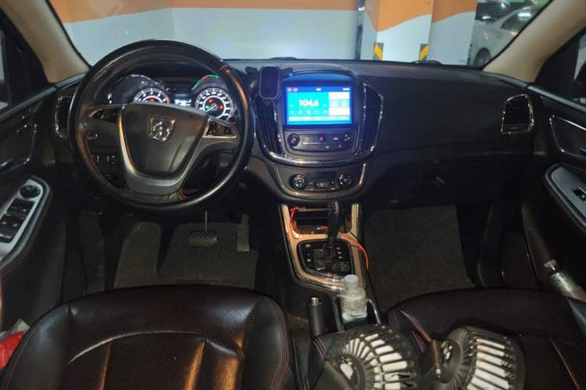 Used Baojun 560 2016 1.8L iAMT Luxury Model Center Console