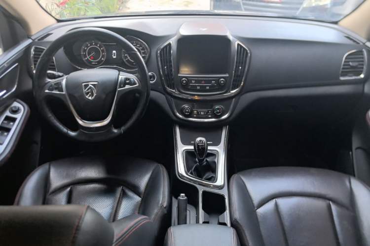 Used Baojun 560 2016 1.8L Manual Luxury Edition Center Console