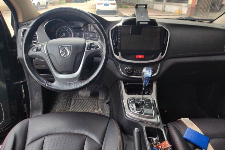 Used Baojun 560 2016 1.8L iAMT Luxury Model Center Console
