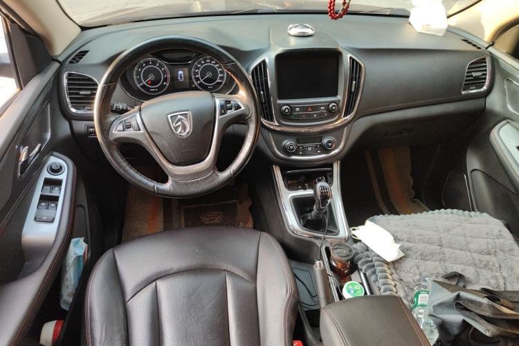 Used Baojun 560 2016 1.8L Manual Luxury Edition Center Console