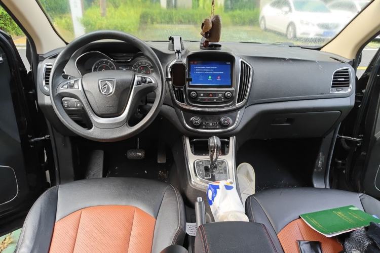 Used Baojun 560 2016 1.8L iAMT Elite Edition Center Console