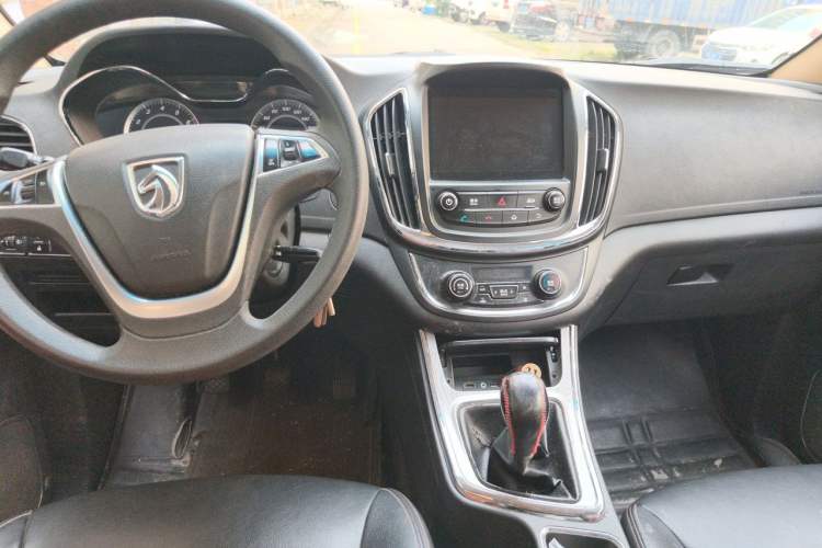 Used Baojun 560 2016 1.8L Manual Elite Edition Center Console