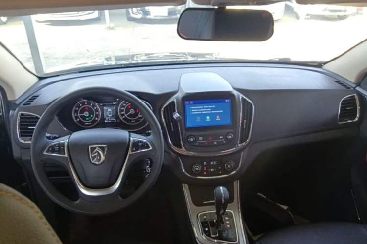 Used Baojun 560 2016 1.8L iAMT Elite Edition Center Console