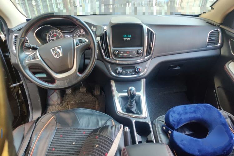 Used Baojun 560 2016 1.5T Manual Luxury Model Center Console