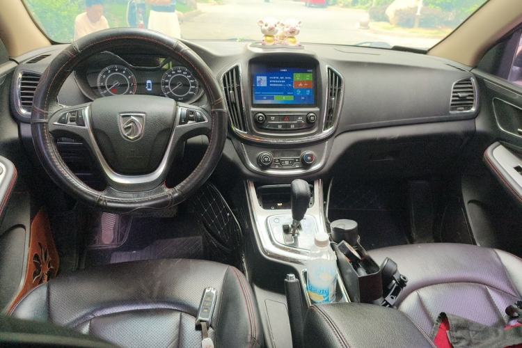 Used Baojun 560 2016 1.8L iAMT Luxury Model Center Console