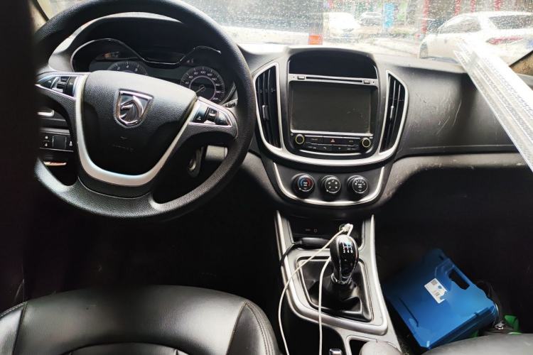 Used Baojun 560 2016 1.8L Manual Value Edition Center Console