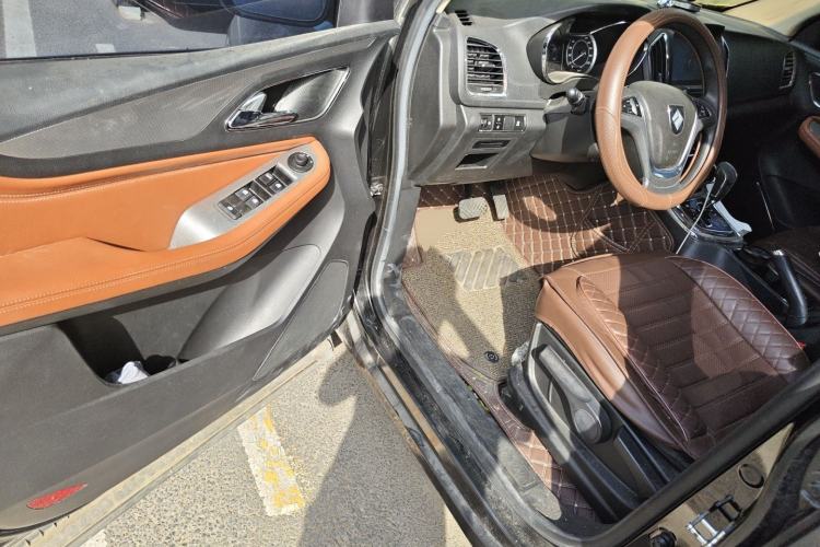 Used Baojun 560 2016 1.8L iAMT Elite Edition Driver Seat