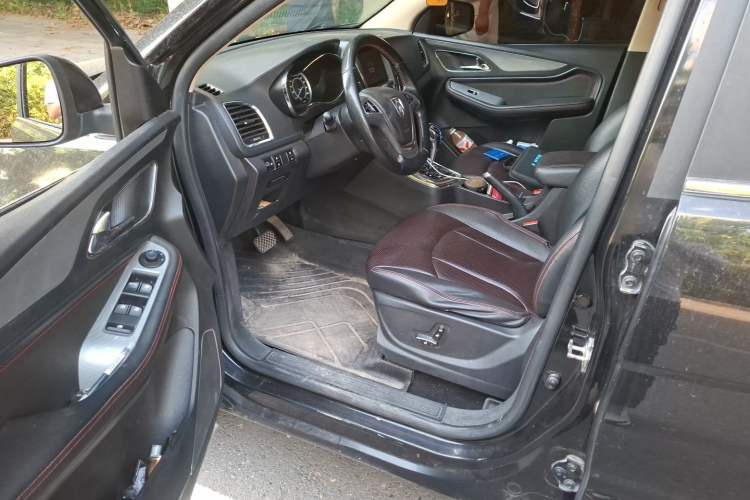 Used Baojun 560 2016 1.8L iAMT Luxury Model Driver Seat