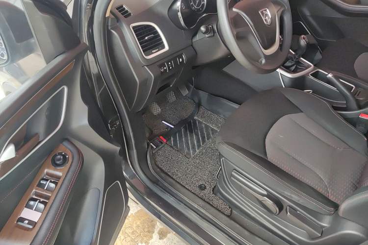 Used Baojun 560 2016 1.5T Manual Comfort Edition Driver Seat