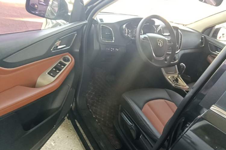 Used Baojun 560 2016 1.8L iAMT Elite Edition Driver Seat