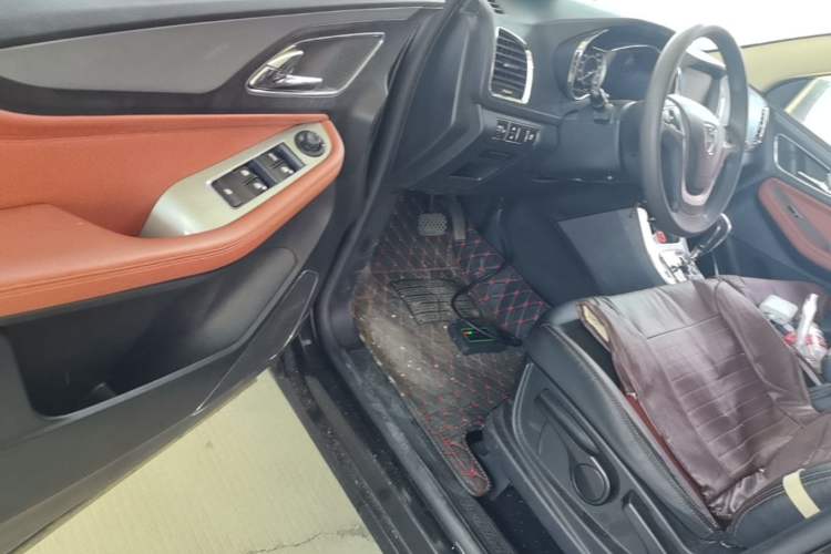 Used Baojun 560 2016 1.8L iAMT Elite Edition Driver Seat