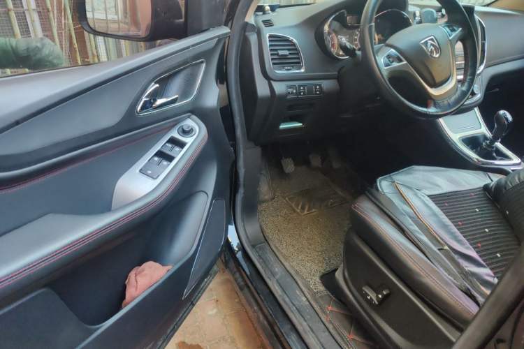 Used Baojun 560 2016 1.5T Manual Luxury Model Driver Seat