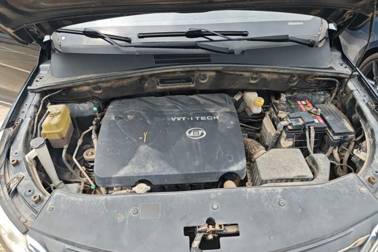 Used Baojun 560 2016 1.8L iAMT Luxury Model Engine Bay