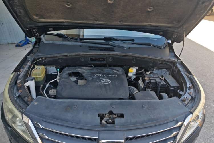 Used Baojun 560 2016 1.8L Manual Luxury Edition Engine Bay