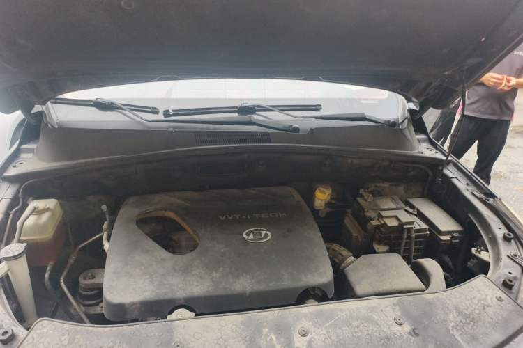 Used Baojun 560 2016 1.8L iAMT Luxury Model Engine Bay