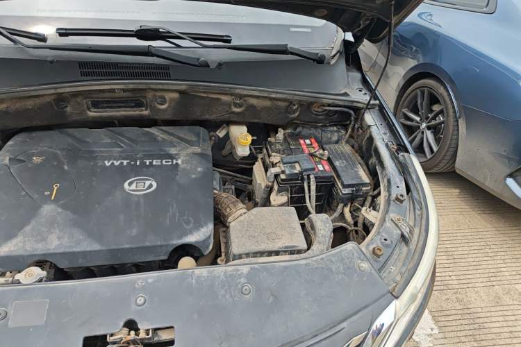 Used Baojun 560 2016 1.8L iAMT Luxury Model Engine Bay Left