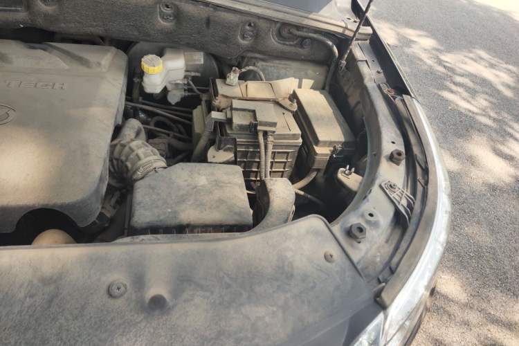 Used Baojun 560 2016 1.8L iAMT Luxury Model Engine Bay Left