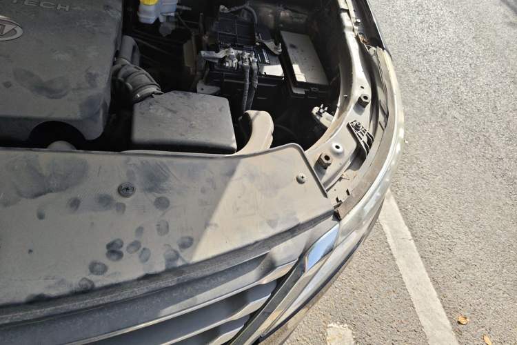 Used Baojun 560 2016 1.8L iAMT Elite Edition Engine Bay Left