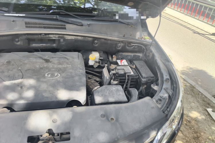 Used Baojun 560 2016 1.8L iAMT Luxury Model Engine Bay Left