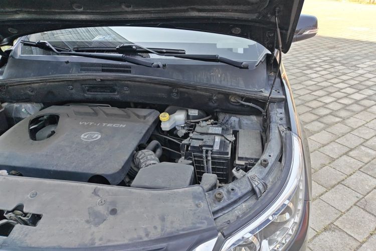 Used Baojun 560 2016 1.8L Manual Elite Edition Engine Bay Left
