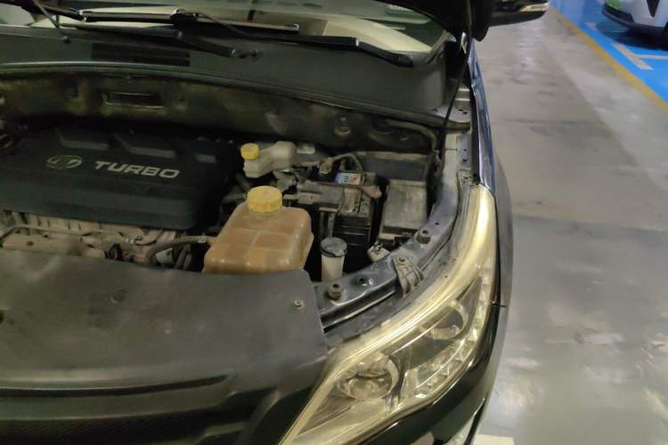 Used Baojun 560 2016 1.5T Manual Luxury Model Engine Bay Left