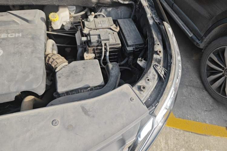 Used Baojun 560 2016 1.8L Manual Luxury Edition Engine Bay Left