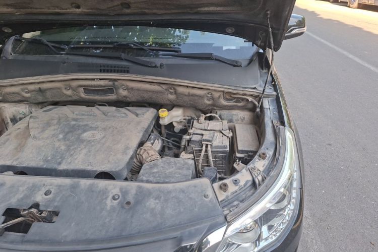 Used Baojun 560 2016 1.8L iAMT Luxury Model Engine Bay Left