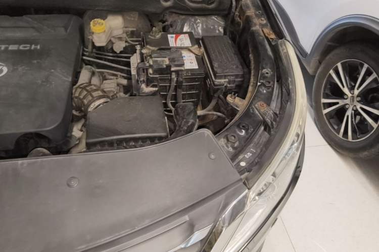 Used Baojun 560 2016 1.8L iAMT Luxury Model Engine Bay Left