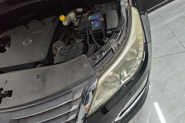 Used Baojun 560 2016 1.8L iAMT Luxury Model Engine Bay Left