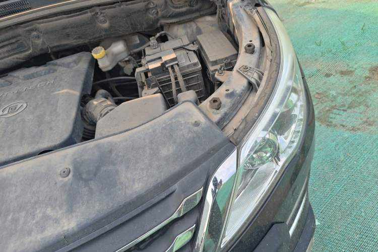 Used Baojun 560 2016 1.8L Manual Luxury Edition Engine Bay Left