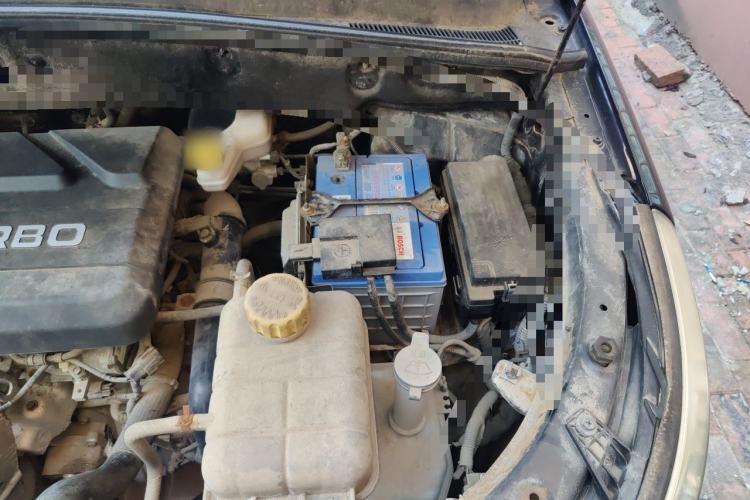 Used Baojun 560 2016 1.5T Manual Luxury Model Engine Bay Left