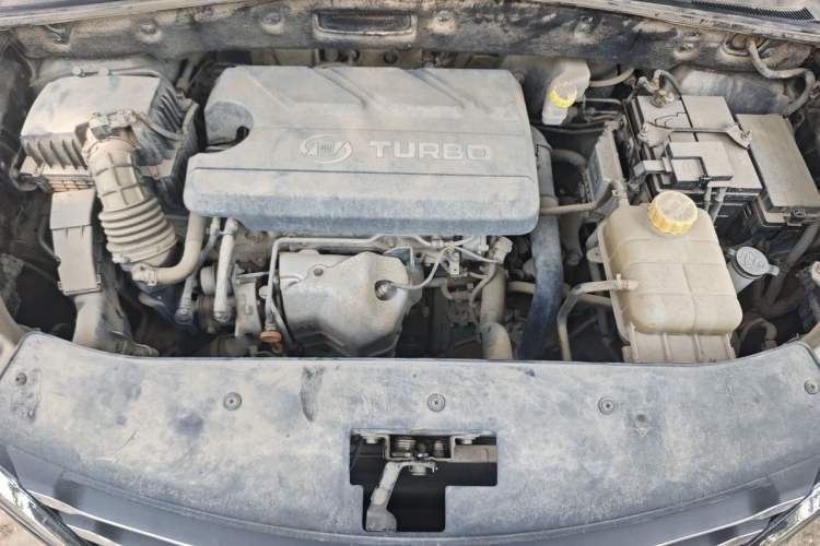 Used Baojun 560 2016 1.5T Manual Luxury Model Engine Bay
